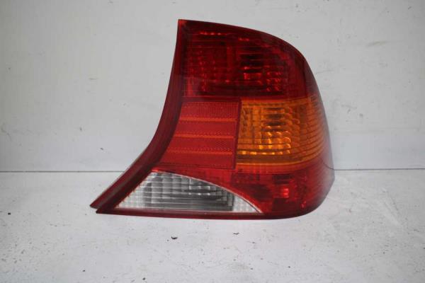 FEU ARRIERE DROIT FORD FOCUS BERLINE/ 4-PORTE 1998-2004 - Vue 1